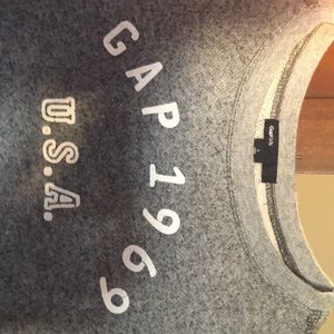 Terry cloth sweater with front logo in white.